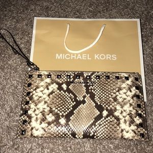 BRAND NEW LEATHER MICHAEL KORS WRISTLET 🖤